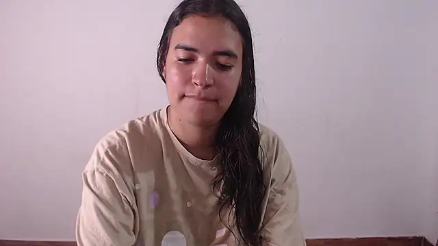 Snapshot of leslie_cs chatting on May 2026 04:07:02 AM leslie cs online show from May 2026 04:07:02 AM