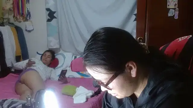 Snapshot of clayre_and_jill chatting on October 2025 01:25:01 AM clayre and jill online show from October 2025 01:25:01 AM