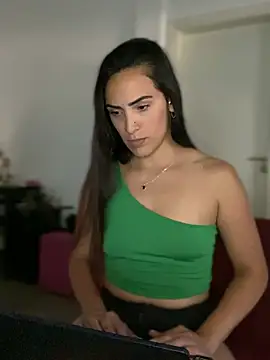 Snapshot of alessandra-a chatting on January 2025 09:50:02 PM alessandra-a online show from January 2025 09:50:02 PM