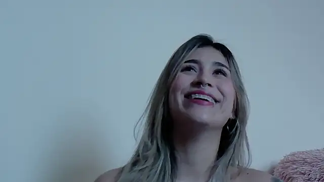 Snapshot of LucyJhonnsonn chatting on September 2025 06:10:02 PM LucyJhonnsonn online show from September 2025 06:10:02 PM