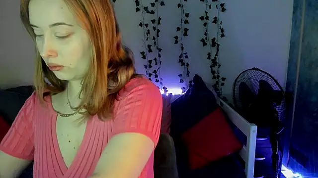 Snapshot of Emily_Gin chatting on February 2025 02:40:02 AM Emily Gin online show from February 2025 02:40:02 AM