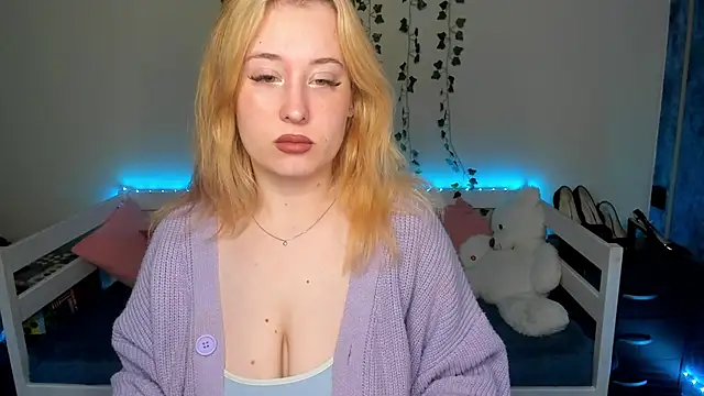 Snapshot of Emily_Gin chatting on October 2025 02:42:02 AM Emily Gin online show from October 2025 02:42:02 AM