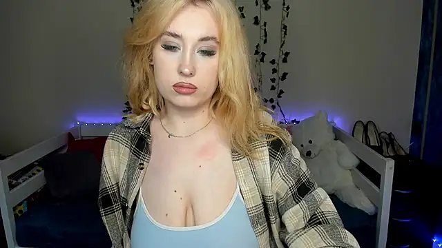 Snapshot of Emily_Gin chatting on October 2025 02:48:01 AM Emily Gin online show from October 2025 02:48:01 AM