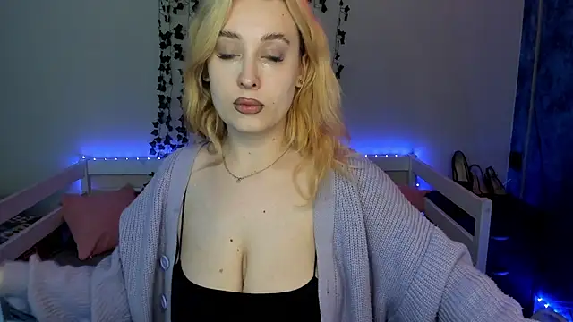 Snapshot of Emily_Gin chatting on November 2025 02:45:02 AM Emily Gin online show from November 2025 02:45:02 AM