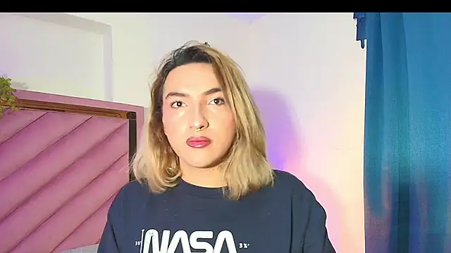 TomLondon  online show from November 2025 01:44:02 PM