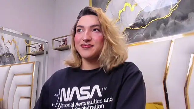 TomLondon  online show from November 2025 11:55:02 AM