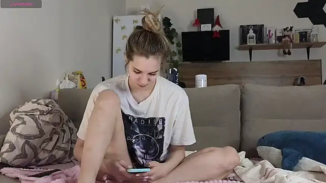 Girl alone home online show from January 2025 02:15:01 AM