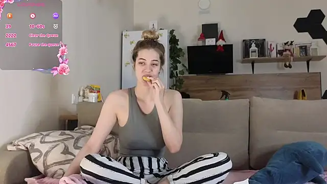 Girl alone home online show from January 2025 03:15:01 PM