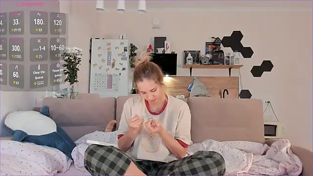 Girl alone home online show from October 2025 03:59:02 AM