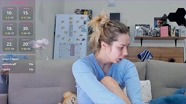 Girl alone home online show from November 2025 04:26:02 AM