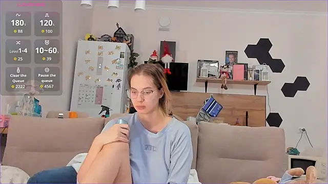 Girl alone home online show from January 2026 03:53:02 AM