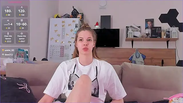 Girl alone home online show from May 2026 04:12:01 PM