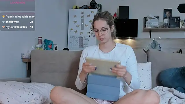 Girl alone home online show from June 2026 06:52:02 AM