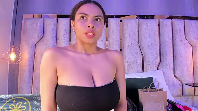 Snapshot of barbara_cambels chatting on February 2025 07:27:02 PM barbara cambels online show from February 2025 07:27:02 PM