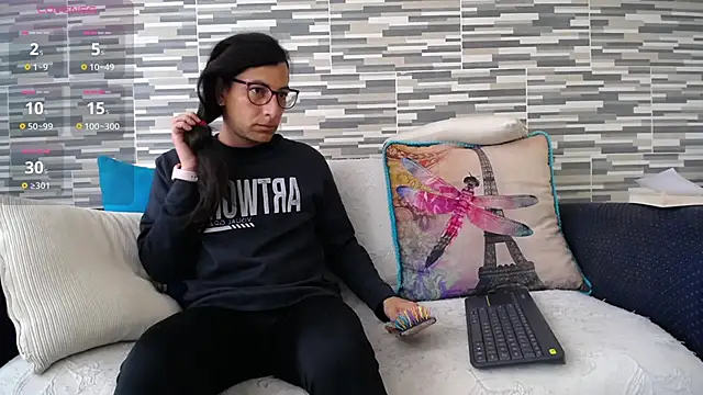 Snapshot of VioletaGomezCo chatting on October 2025 12:34:02 PM VioletaGomezCo online show from October 2025 12:34:02 PM