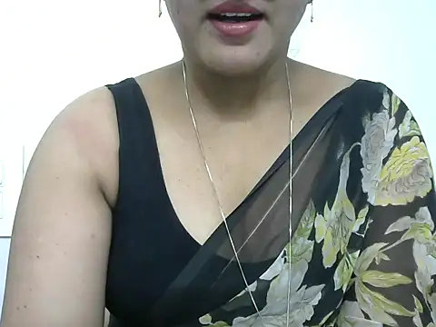 Snapshot of rashmika_reddy chatting on May 2026 04:33:02 PM rashmika reddy online show from May 2026 04:33:02 PM
