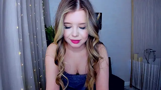 Snapshot of FollowLovee chatting on March 2025 10:45:02 PM FollowLovee online show from March 2025 10:45:02 PM