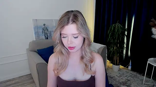 FollowLovee online show from June 2026 04:04:01 AM