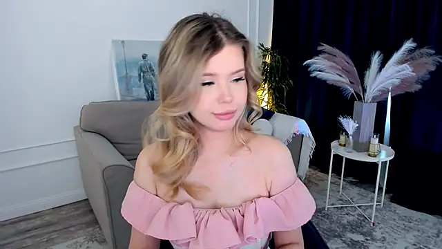 FollowLovee online show from June 2026 03:45:01 AM