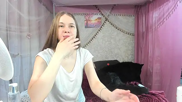 leila bambi  online show from April 2026 07:09:01 PM