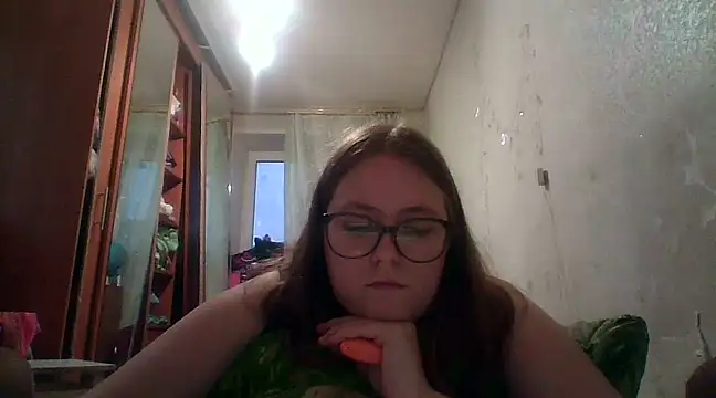 Snapshot of DesireMelissa chatting on February 2025 02:37:01 PM DesireMelissa online show from February 2025 02:37:01 PM