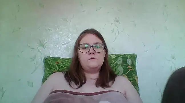 Snapshot of DesireMelissa chatting on February 2025 08:41:01 AM DesireMelissa online show from February 2025 08:41:01 AM