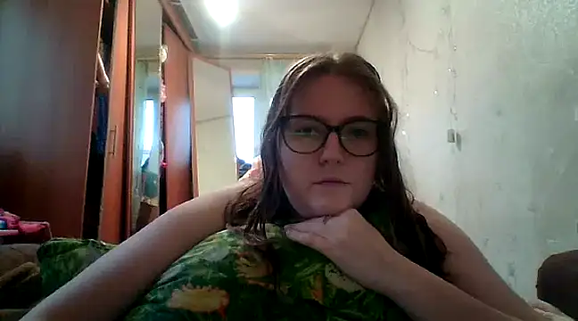 Snapshot of DesireMelissa chatting on February 2025 02:34:01 PM DesireMelissa online show from February 2025 02:34:01 PM