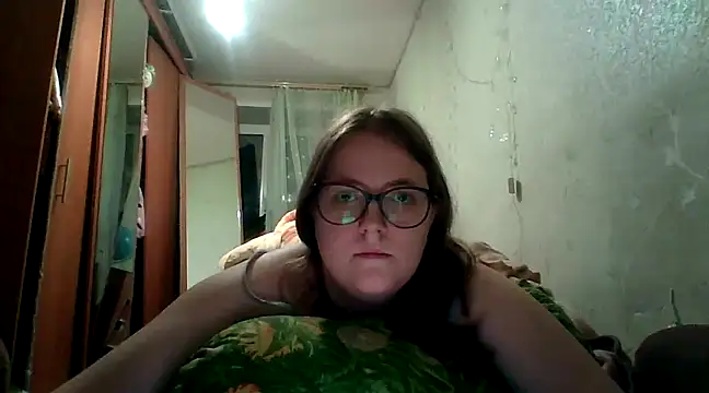 Snapshot of DesireMelissa chatting on February 2025 04:51:01 PM DesireMelissa online show from February 2025 04:51:01 PM