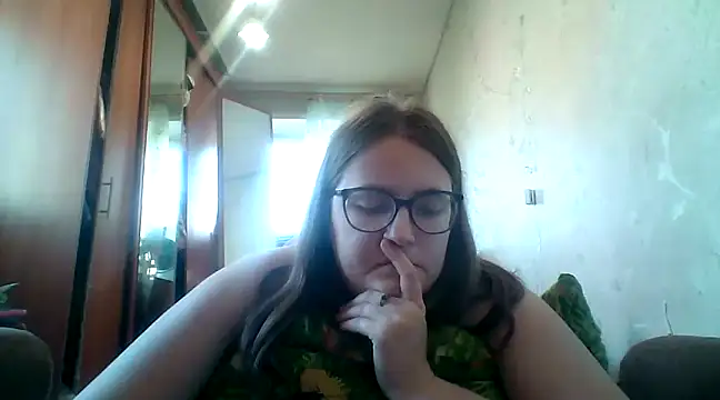 Snapshot of DesireMelissa chatting on February 2025 07:01:02 AM DesireMelissa online show from February 2025 07:01:02 AM