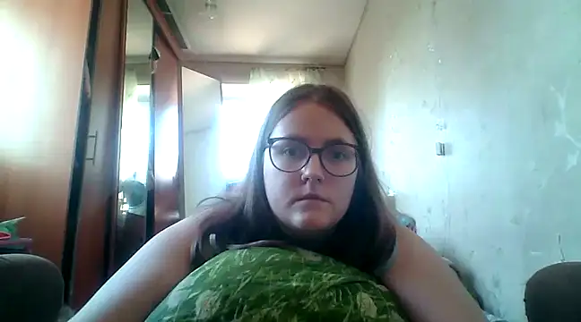 Snapshot of DesireMelissa chatting on February 2025 10:04:02 AM DesireMelissa online show from February 2025 10:04:02 AM