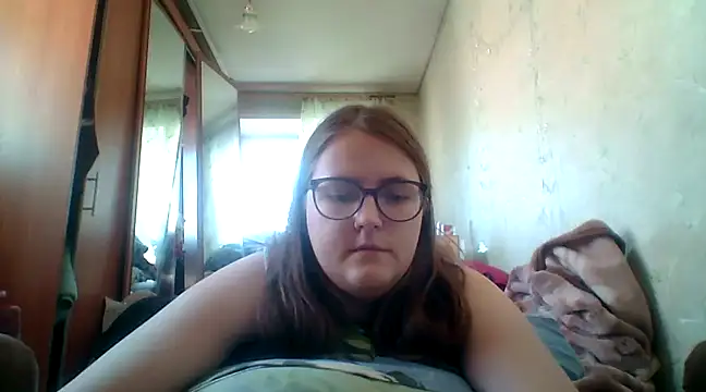 Snapshot of DesireMelissa chatting on March 2025 06:57:01 AM DesireMelissa online show from March 2025 06:57:01 AM