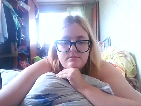 Snapshot of DesireMelissa chatting on September 2025 06:39:02 AM DesireMelissa online show from September 2025 06:39:02 AM