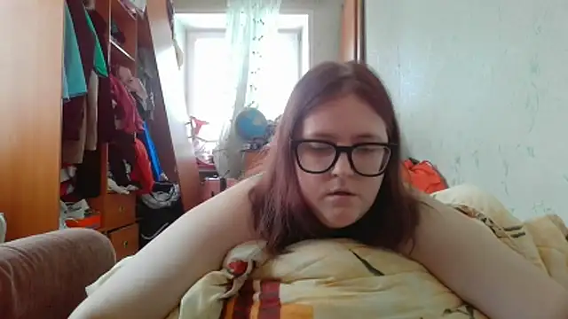 Snapshot of DesireMelissa chatting on February 2026 06:33:02 AM DesireMelissa online show from February 2026 06:33:02 AM