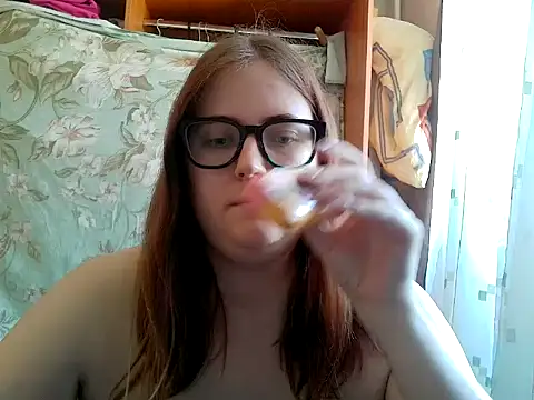 Snapshot of DesireMelissa chatting on June 2026 06:19:02 AM DesireMelissa online show from June 2026 06:19:02 AM