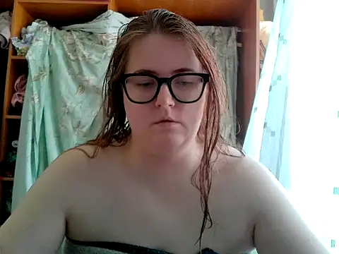 Snapshot of DesireMelissa chatting on June 2026 07:33:02 AM DesireMelissa online show from June 2026 07:33:02 AM