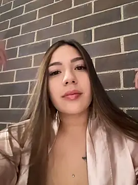 Latina vanessa online show from June 2026 05:00:01 PM