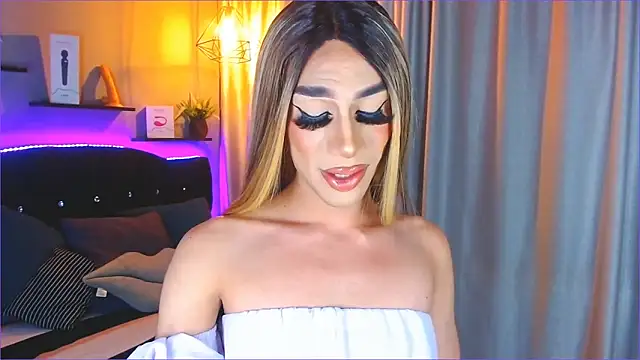 Snapshot of camila_hootie chatting on January 2025 03:34:02 AM camila hootie online show from January 2025 03:34:02 AM