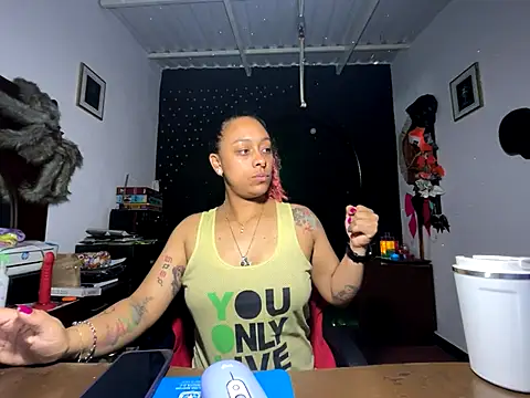 Snapshot of Cata_Blue__ chatting on November 2025 04:29:02 PM Cata Blue online show from November 2025 04:29:02 PM