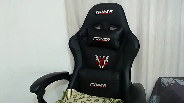 IceBellaCane313 online show from September 2025 02:40:01 PM