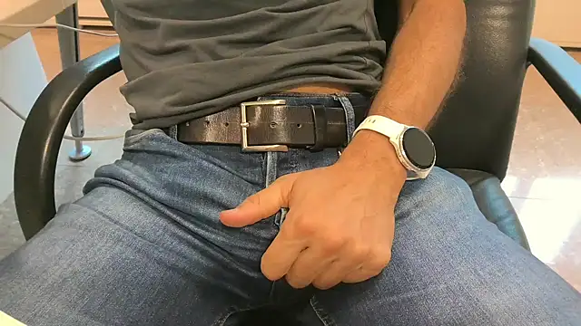 alessandroman2114 online show from September 2025 04:51:02 PM