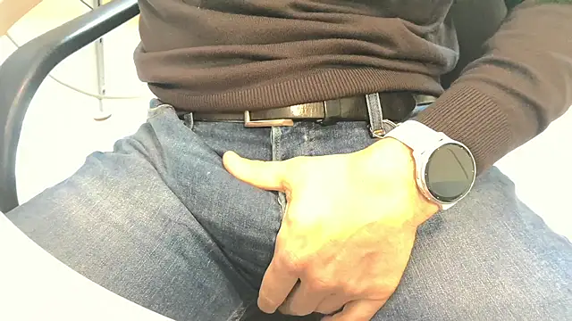 Snapshot of alessandroman2114 chatting on February 2026 11:39:02 AM alessandroman2114 online show from February 2026 11:39:02 AM