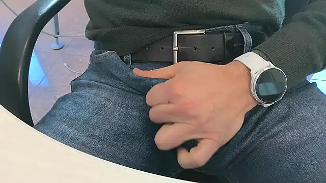 Snapshot of alessandroman2114 chatting on February 2026 11:28:01 AM alessandroman2114 online show from February 2026 11:28:01 AM