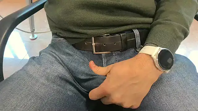 Snapshot of alessandroman2114 chatting on February 2026 11:28:02 AM alessandroman2114 online show from February 2026 11:28:02 AM