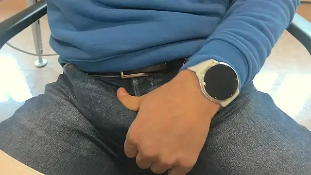 Snapshot of alessandroman2114 chatting on February 2026 11:19:02 AM alessandroman2114 online show from February 2026 11:19:02 AM