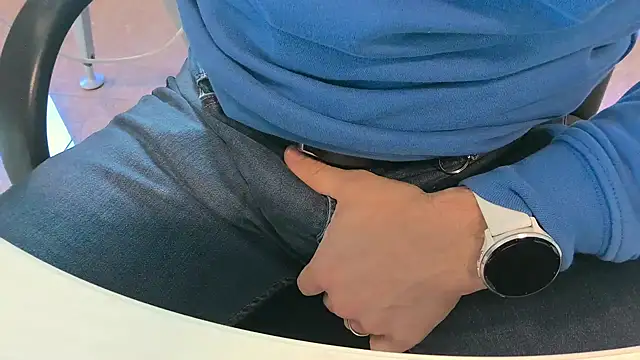 Snapshot of alessandroman2114 chatting on March 2026 09:45:02 AM alessandroman2114 online show from March 2026 09:45:02 AM