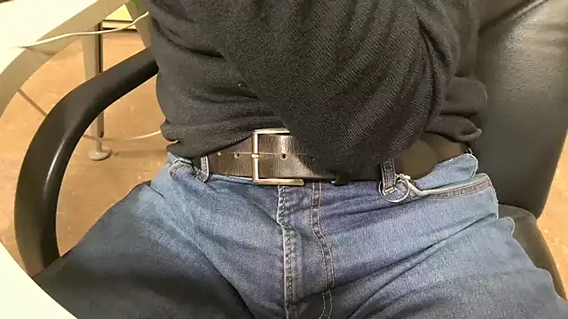 Snapshot of alessandroman2114 chatting on March 2026 05:51:02 PM alessandroman2114 online show from March 2026 05:51:02 PM