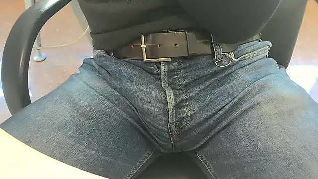 Snapshot of alessandroman2114 chatting on March 2026 10:41:01 AM alessandroman2114 online show from March 2026 10:41:01 AM