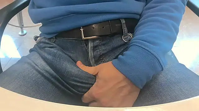 Snapshot of alessandroman2114 chatting on March 2026 11:16:02 AM alessandroman2114 online show from March 2026 11:16:02 AM