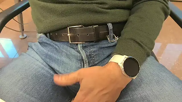 Snapshot of alessandroman2114 chatting on March 2026 05:23:02 PM alessandroman2114 online show from March 2026 05:23:02 PM