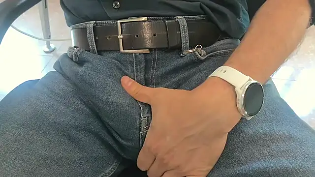 alessandroman2114 online show from April 2026 03:49:02 PM